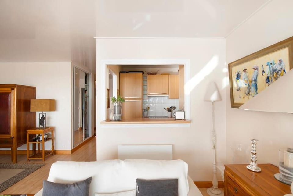 Kitchen or kitchenette, Living room