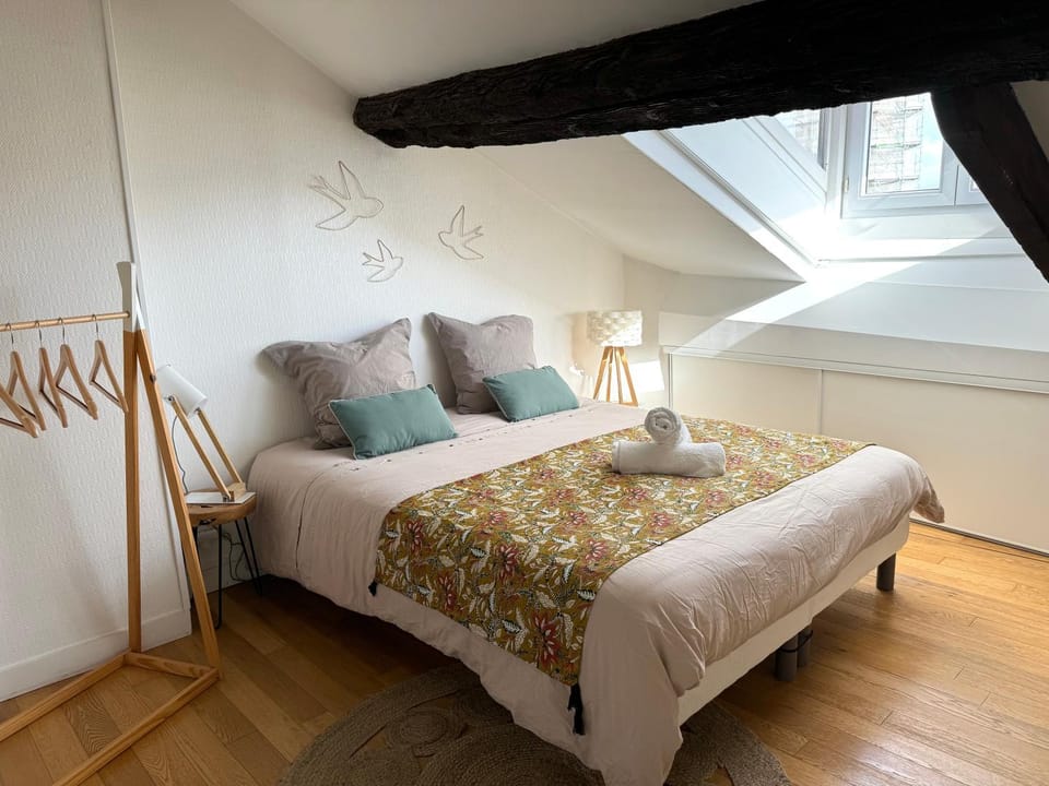 Bed, Photo of the whole room, Bedroom