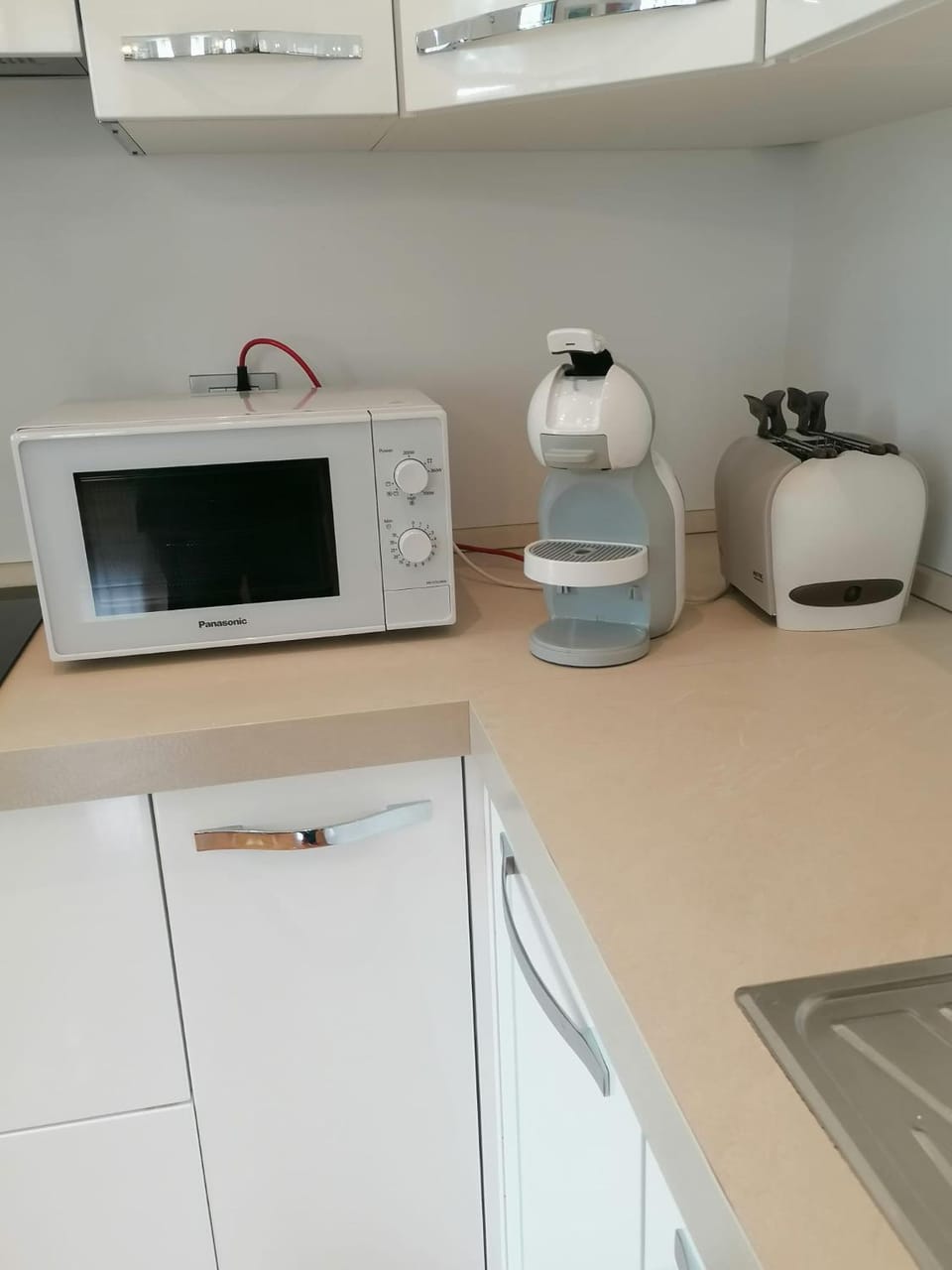 Coffee/tea facilities, Kitchen or kitchenette, stove, toaster