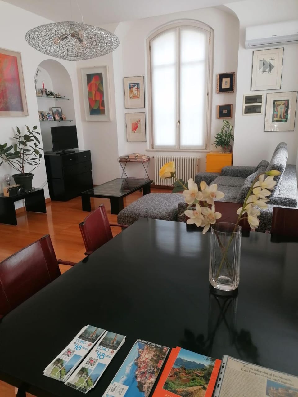 Living room, Seating area, Dining area, Evening entertainment