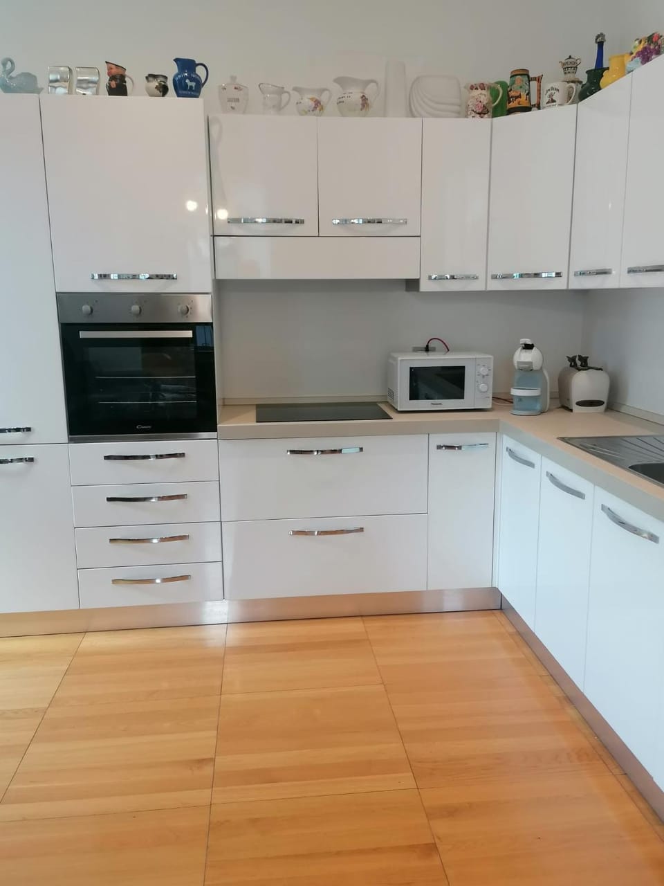 Coffee/tea facilities, Kitchen or kitchenette, oven, stove, toaster