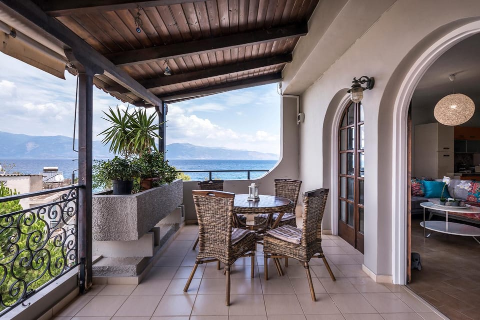 View (from property/room), Balcony/Terrace, Dining area, Sea view