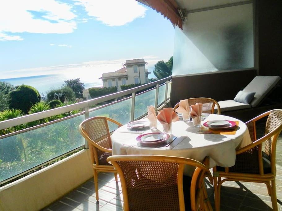 Nice Appartement Vue er Grande Terrasse Piscine Bail Mobilité Apartment in Nice