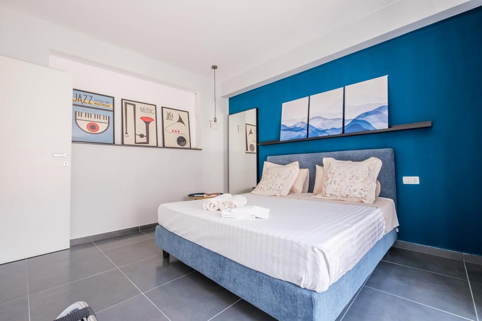 Living room, Bedroom