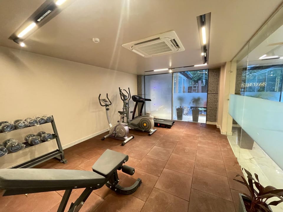 Fitness centre/facilities, air conditioner