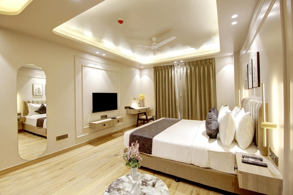 Communal lounge/ TV room, Bed, TV and multimedia, Living room, Photo of the whole room, Seating area, Evening entertainment, Bedroom, hair dresser, wardrobe, air conditioner