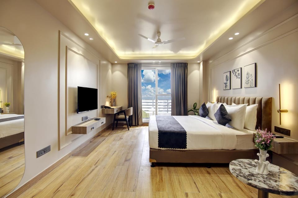 Communal lounge/ TV room, Bed, TV and multimedia, Living room, Photo of the whole room, Seating area, Evening entertainment, Bedroom, fireplace