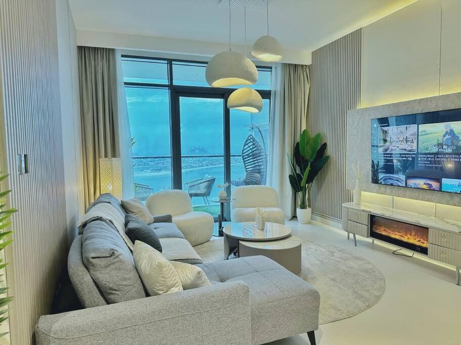 Your Private Beach Sunny Retreat Apartment in Dubai