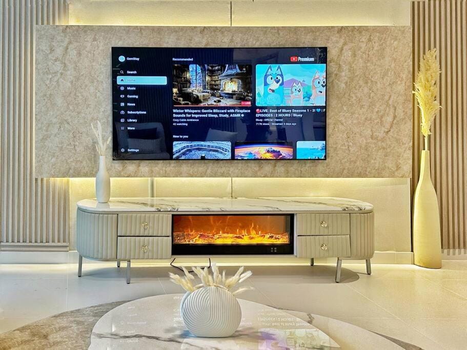 Your Private Beach Sunny Retreat Apartment in Dubai