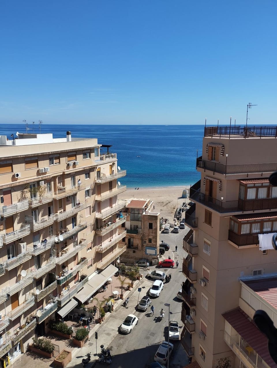 Beach, Sea view, Street view, Quiet street view