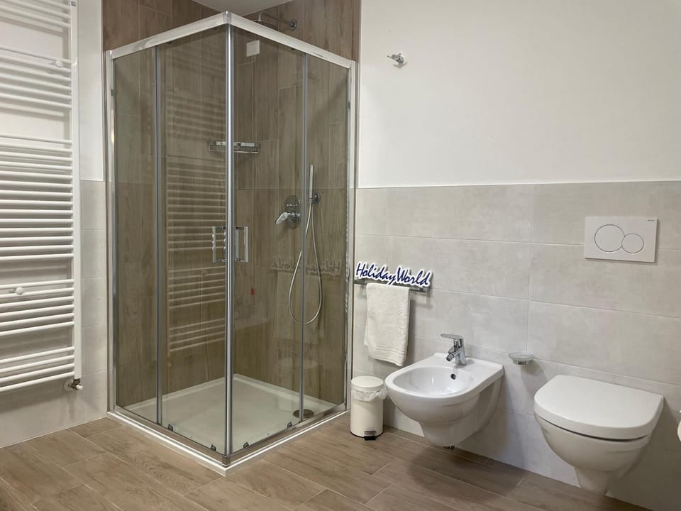 Shower, Toilet, bidet