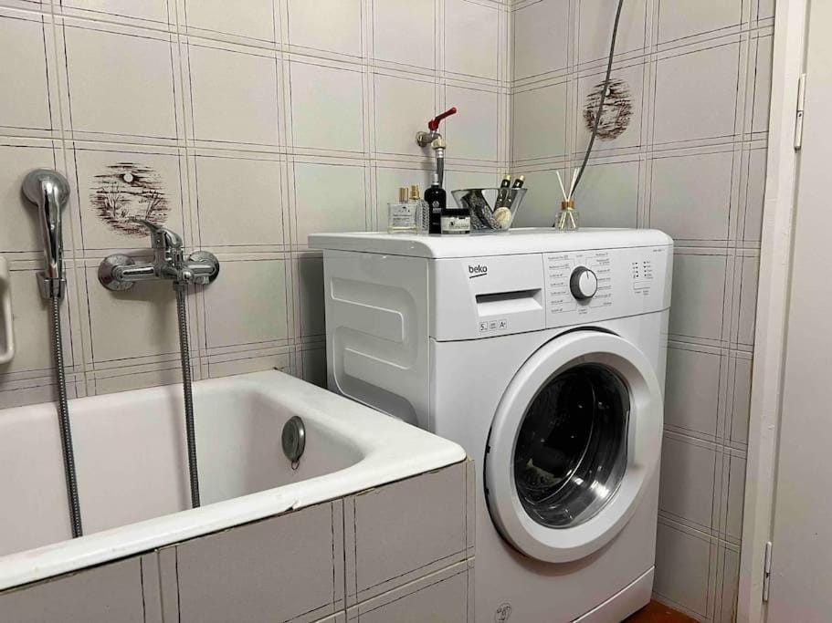 Bathroom, Bath, washing machine