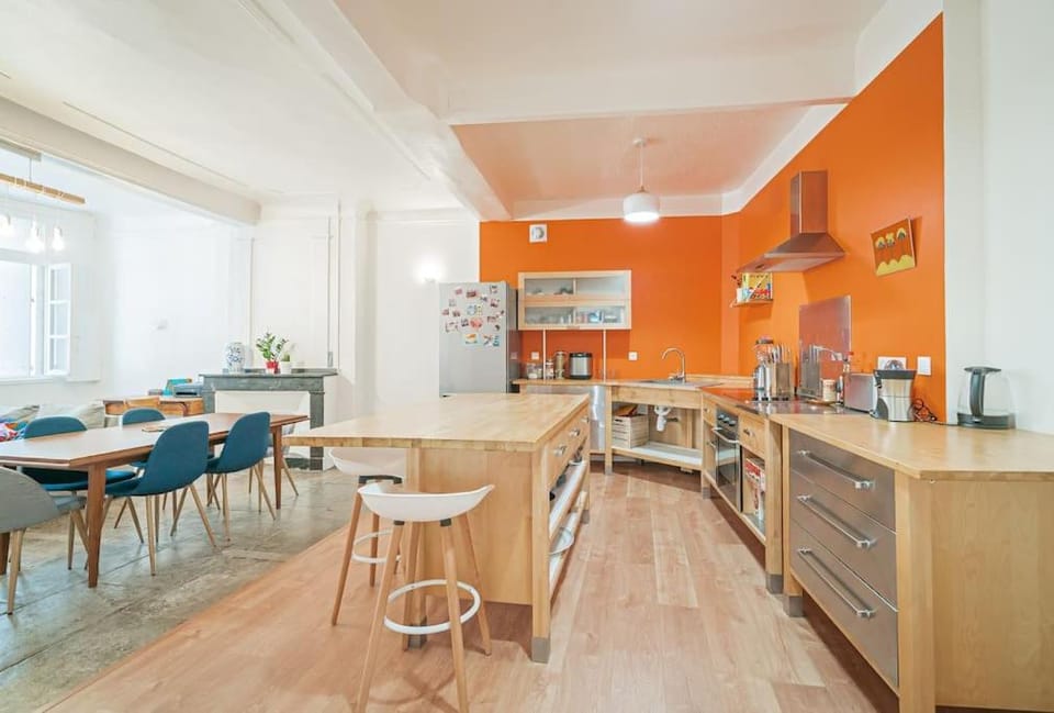 Coffee/tea facilities, Kitchen or kitchenette, Dining area, pet friendly, stove