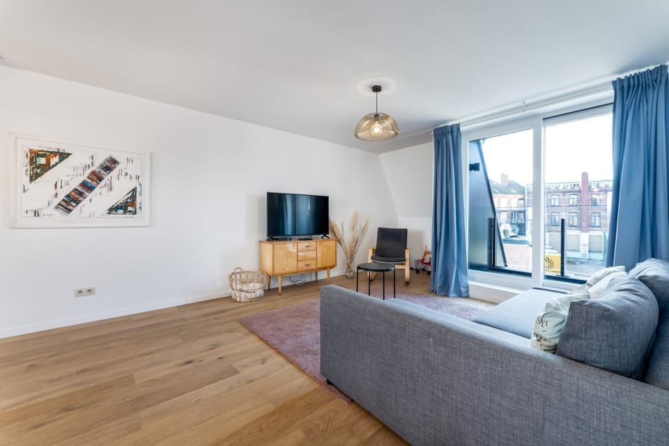 TV and multimedia, Seating area