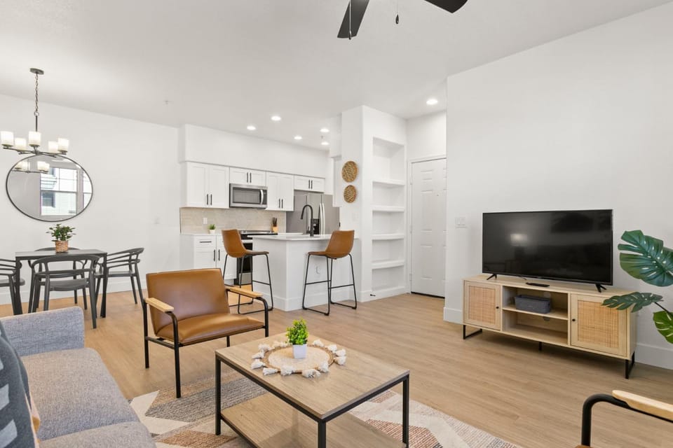 CozySuites Glendale by the stadium with pool 13 Apartment in Glendale