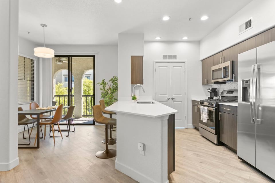 CozySuites Glendale by the stadium with pool 16 Apartment in Glendale