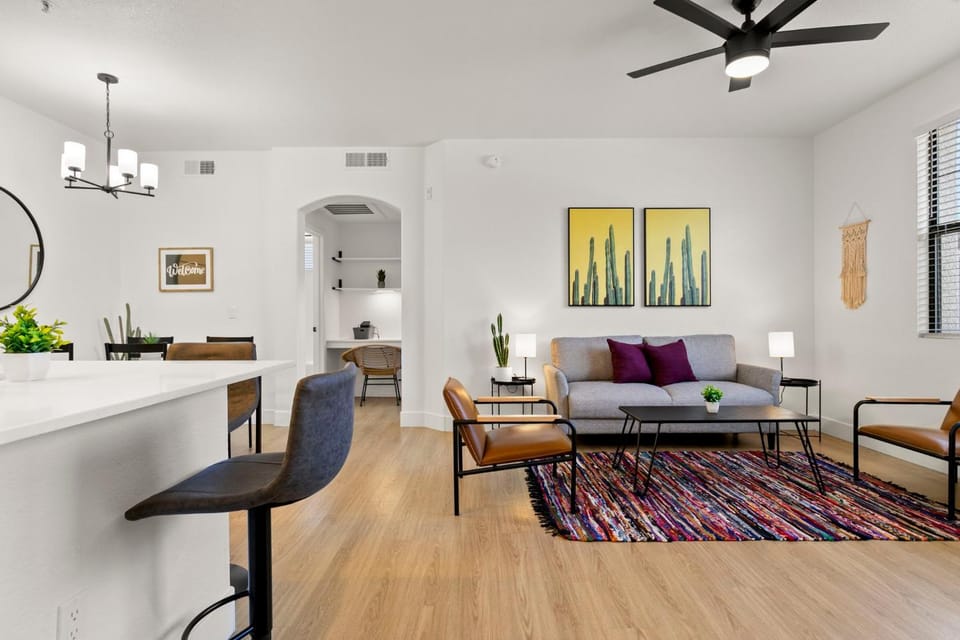 CozySuites Glendale by the stadium with pool 15 Apartment in Glendale