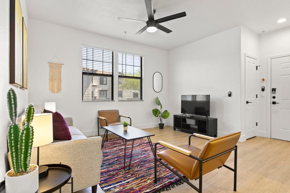 CozySuites Glendale by the stadium with pool 15 Apartment in Glendale