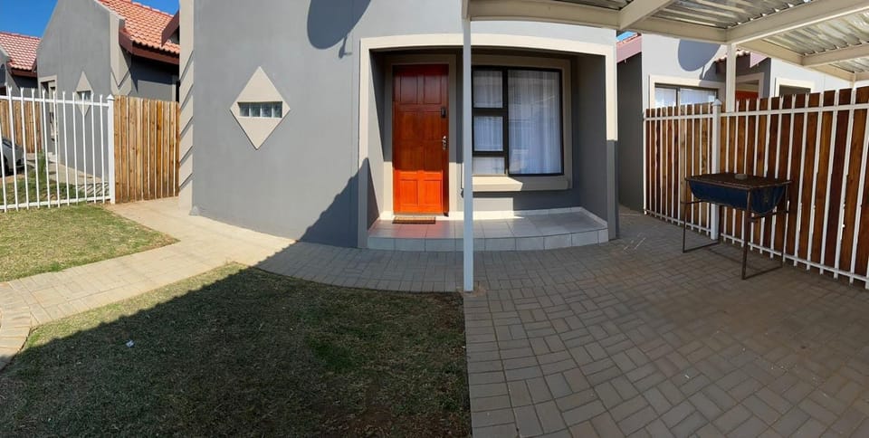 MV self-catering Linden Apartment in South Africa