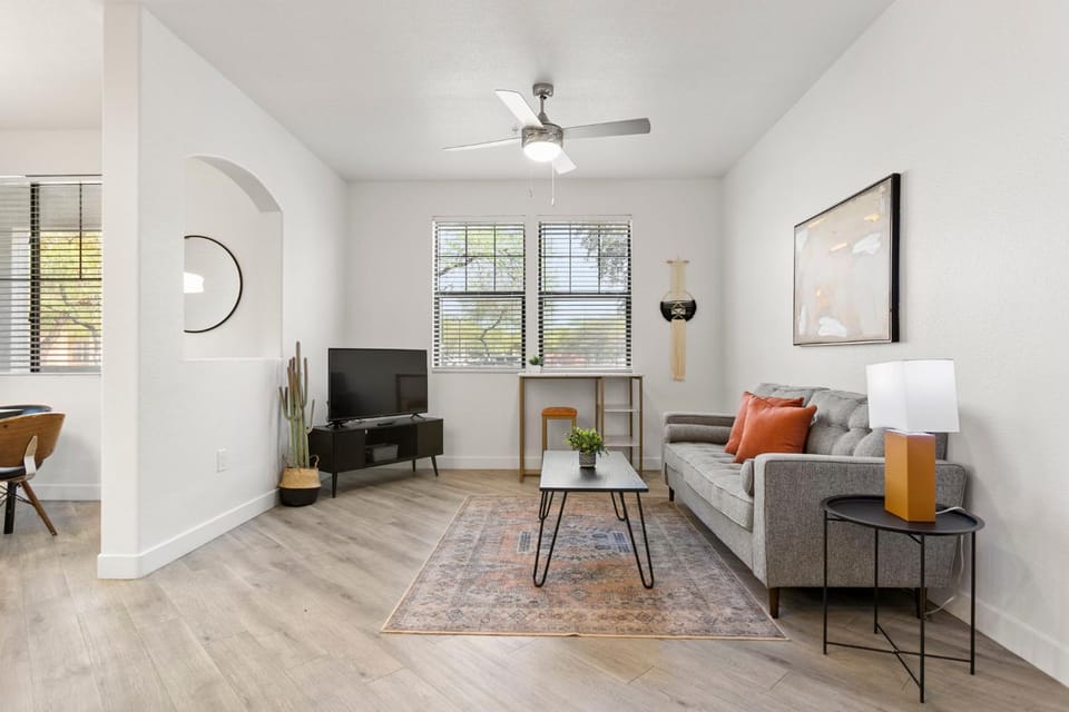 CozySuites Glendale by the stadium with pool 17 Apartment in Glendale