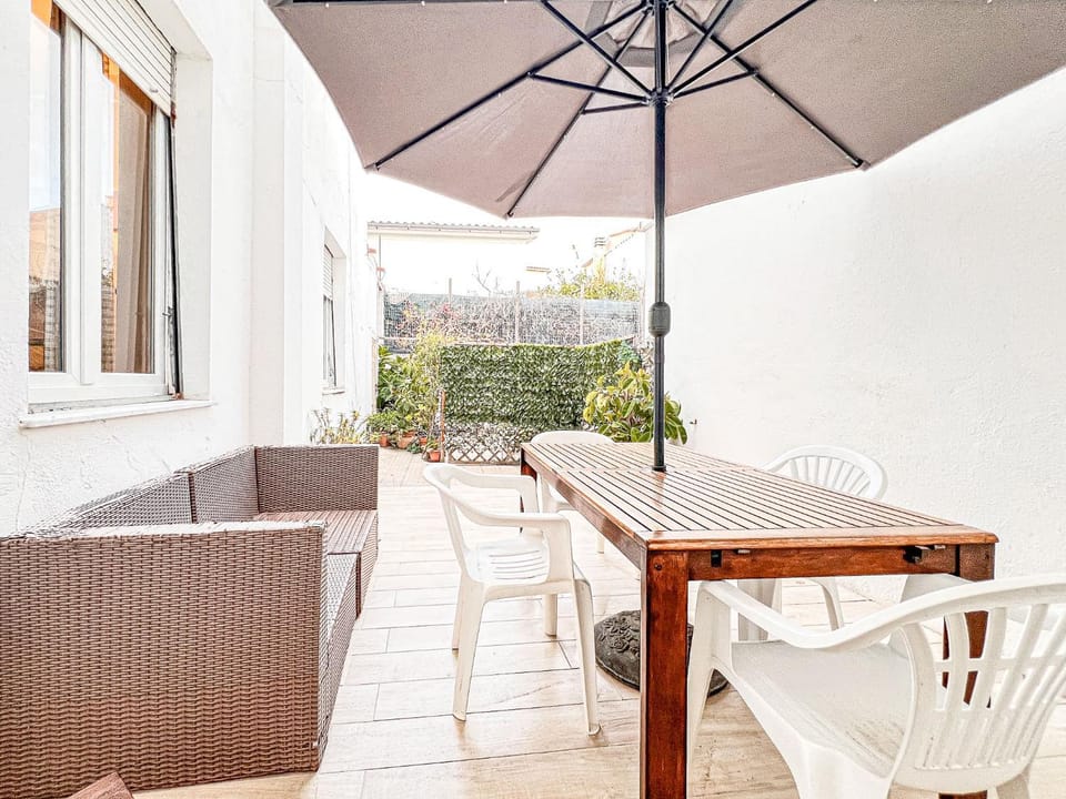 Patio, Day, Balcony/Terrace, Living room, Dining area