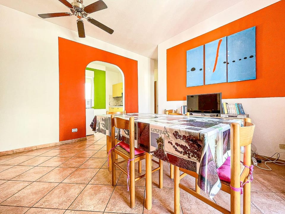 Communal lounge/ TV room, Dining area