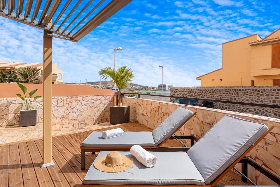 View (from property/room), Balcony/Terrace, Sea view, sunbed