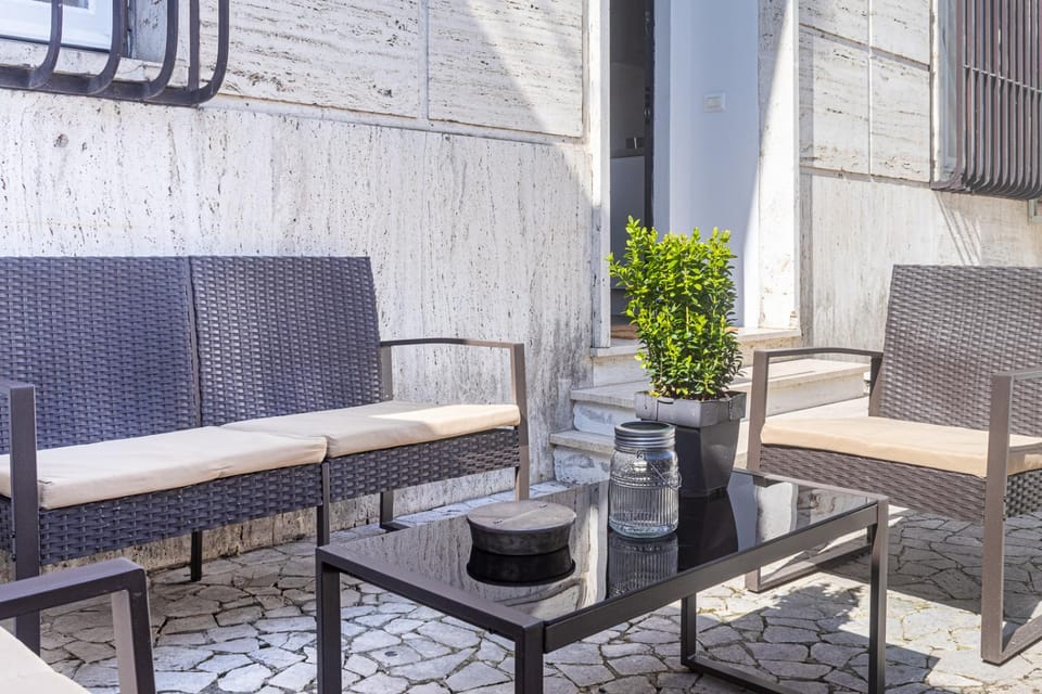Patio, Day, Balcony/Terrace