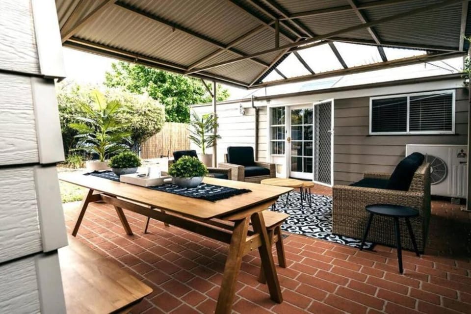 The Icely Cottage House in Orange