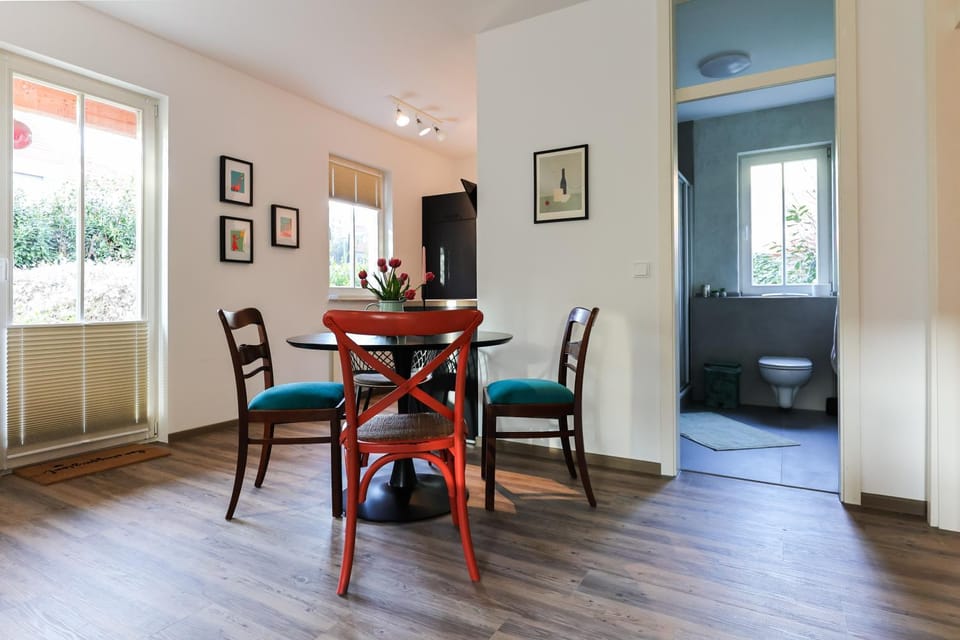 Photo of the whole room, Dining area, kitchen