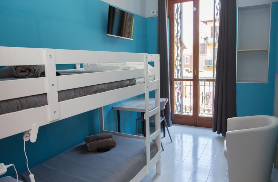 Bed, TV and multimedia, Photo of the whole room, Evening entertainment, Bedroom, bunk bed