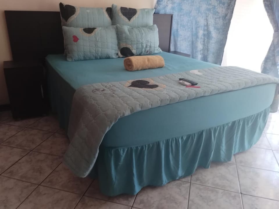 COMFORT ZONE GUEST HOUSE Bed and Breakfast in North West, South Africa
