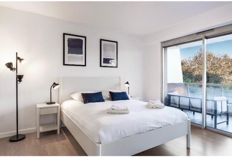 Nice Sea View Apartment Pool Terrace Parking Air Conditioning 4Sleeps Apartment in Nice