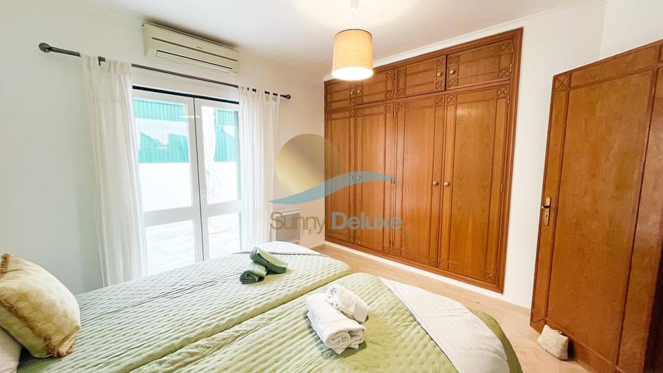 Bed, Bedroom, internet, towels, wardrobe