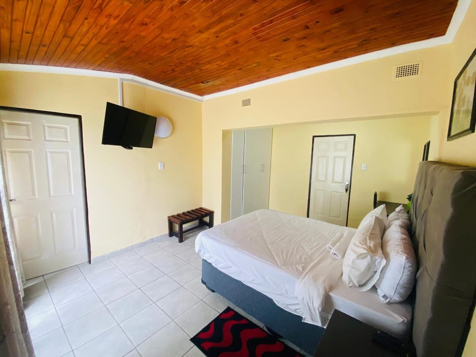 Bed, TV and multimedia, Photo of the whole room, Bedroom, wardrobe