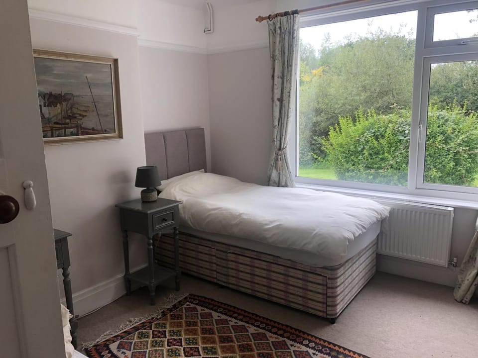 Bed, Bedroom, Garden view