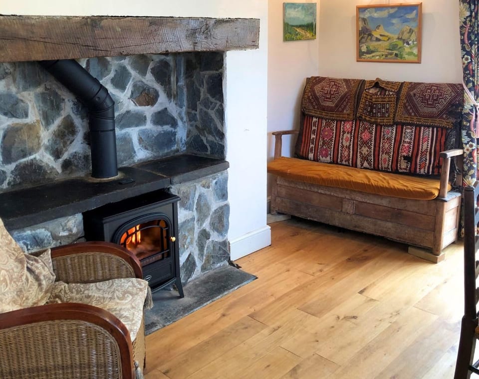 Living room, Seating area, fireplace