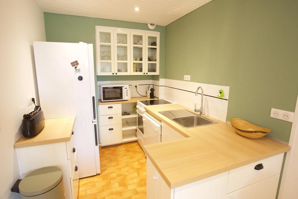 Kitchen or kitchenette, dishwasher, oven, stove, toaster