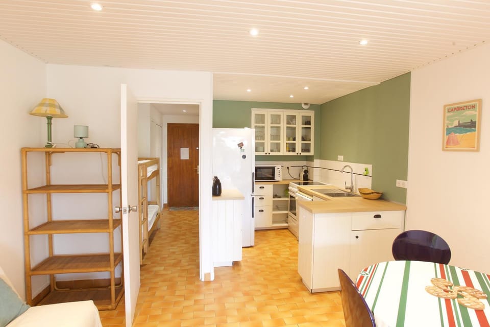 Kitchen or kitchenette, Dining area, dishwasher, oven, stove, toaster