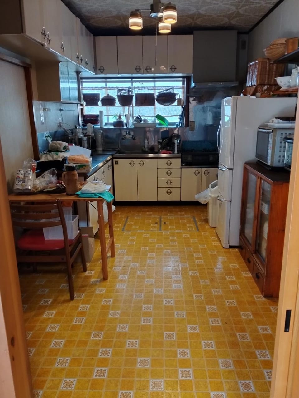 Kitchen or kitchenette, stove, Internal: Not applicable to any particular room