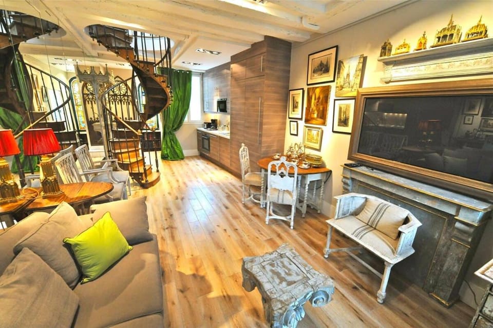 TV and multimedia, Kitchen or kitchenette, Living room, Seating area