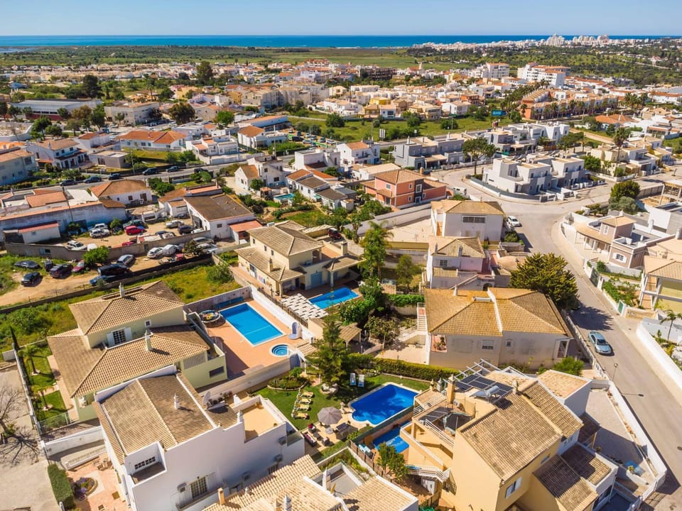 Property building, Off site, Bird's eye view, Pool view, Street view, Location