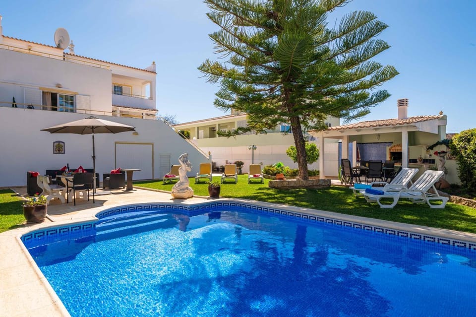 Property building, Garden, Swimming pool, sunbed