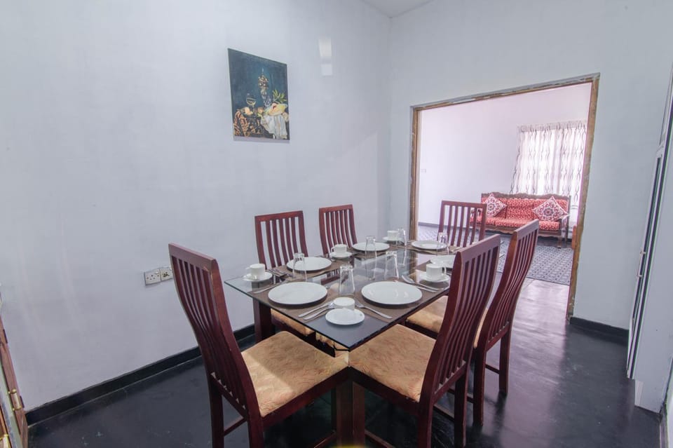 Seating area, Dining area