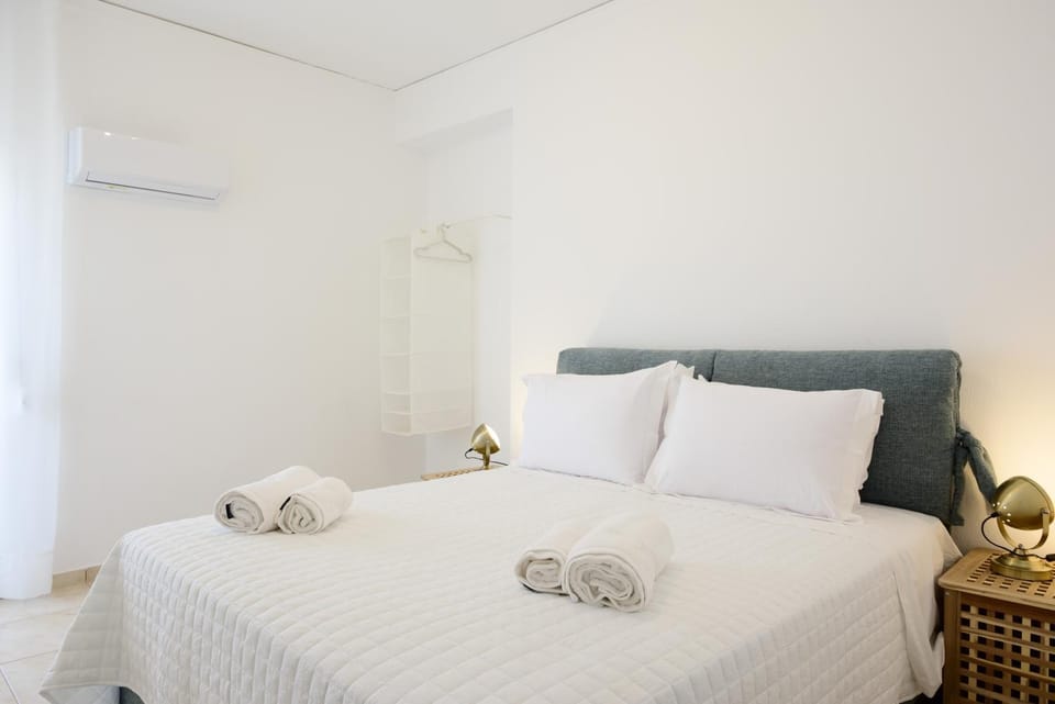 Bed, Bedroom, air conditioner