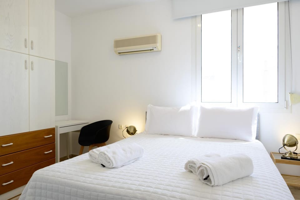 Bed, Bedroom, wardrobe, air conditioner