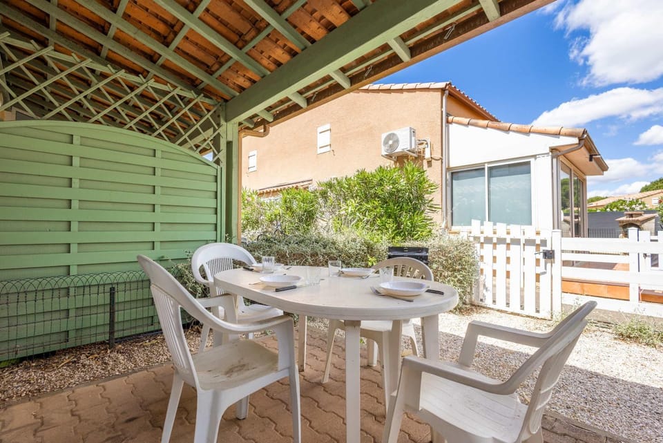 Petit pavillon 4 personnes dans résidence avec piscine House in Occitanie