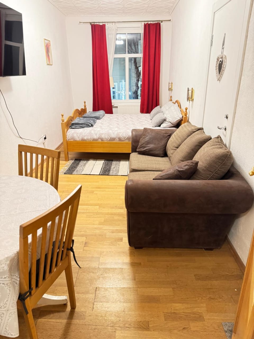 Bed, TV and multimedia, Living room, Bedroom