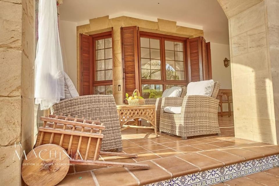 Casa Otañes. En la playa, con piscina privada. Villa in Cantabria