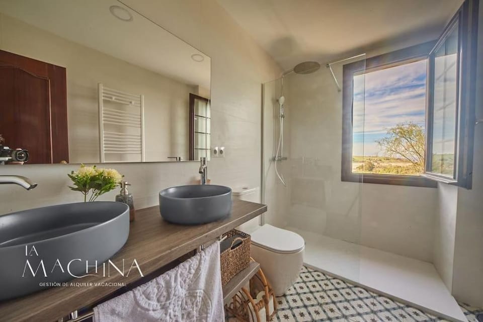 Casa Otañes. En la playa, con piscina privada. Villa in Cantabria